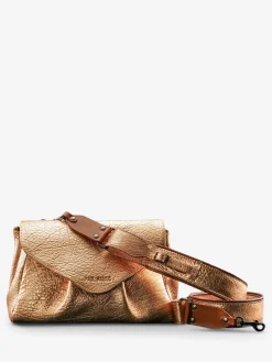 Suzon M